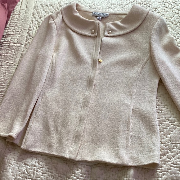 St. John Collection Jackets & Blazers - Beautiful St. John Collection Cream Zipper Suit Jacket. Size 10